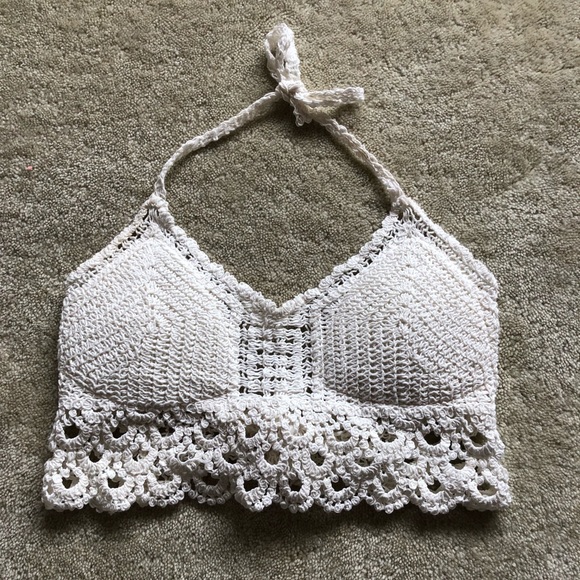 ROMWE Tops - White lace crop top